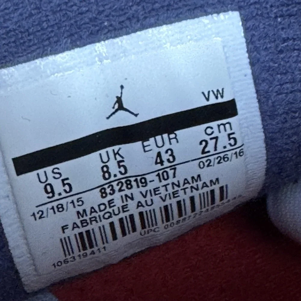 Size 9.5 -‎ Nike Jordan 2 Retro Low University Blue 